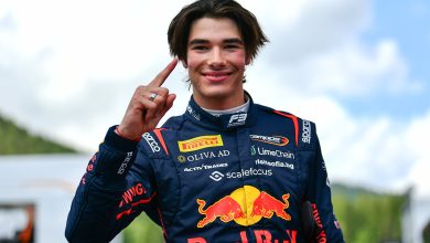 Никола Цолов дебютира с емблематичен номер във Формула 2