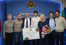 Министър Илиев награди Никола Цолов с 25 000 евро