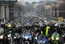 Мотористи на протест, блокират улици и магистрали